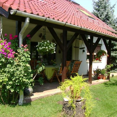 Kakukk Vendeghaz Hotel Gardony Exterior photo